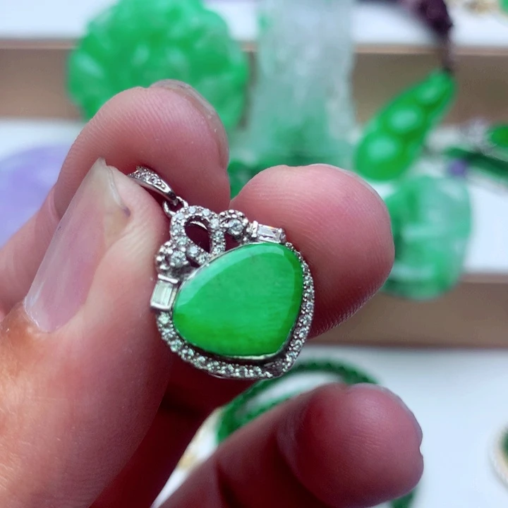 吊坠(不含链)未镶嵌翡翠