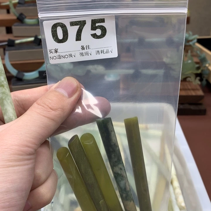 蛇纹石玉发饰合金是****