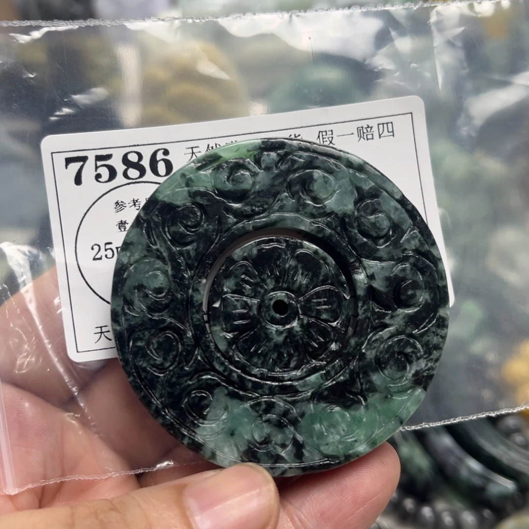 翡翠未镶嵌颈饰7586