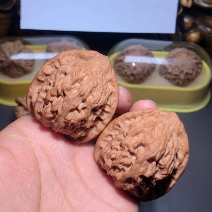 文玩核桃把件42红狮子