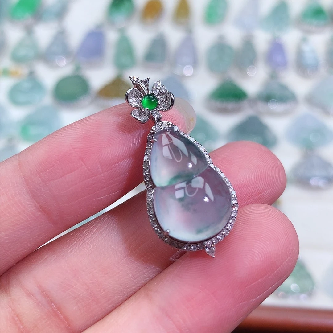 颈饰18K金镶嵌翡翠