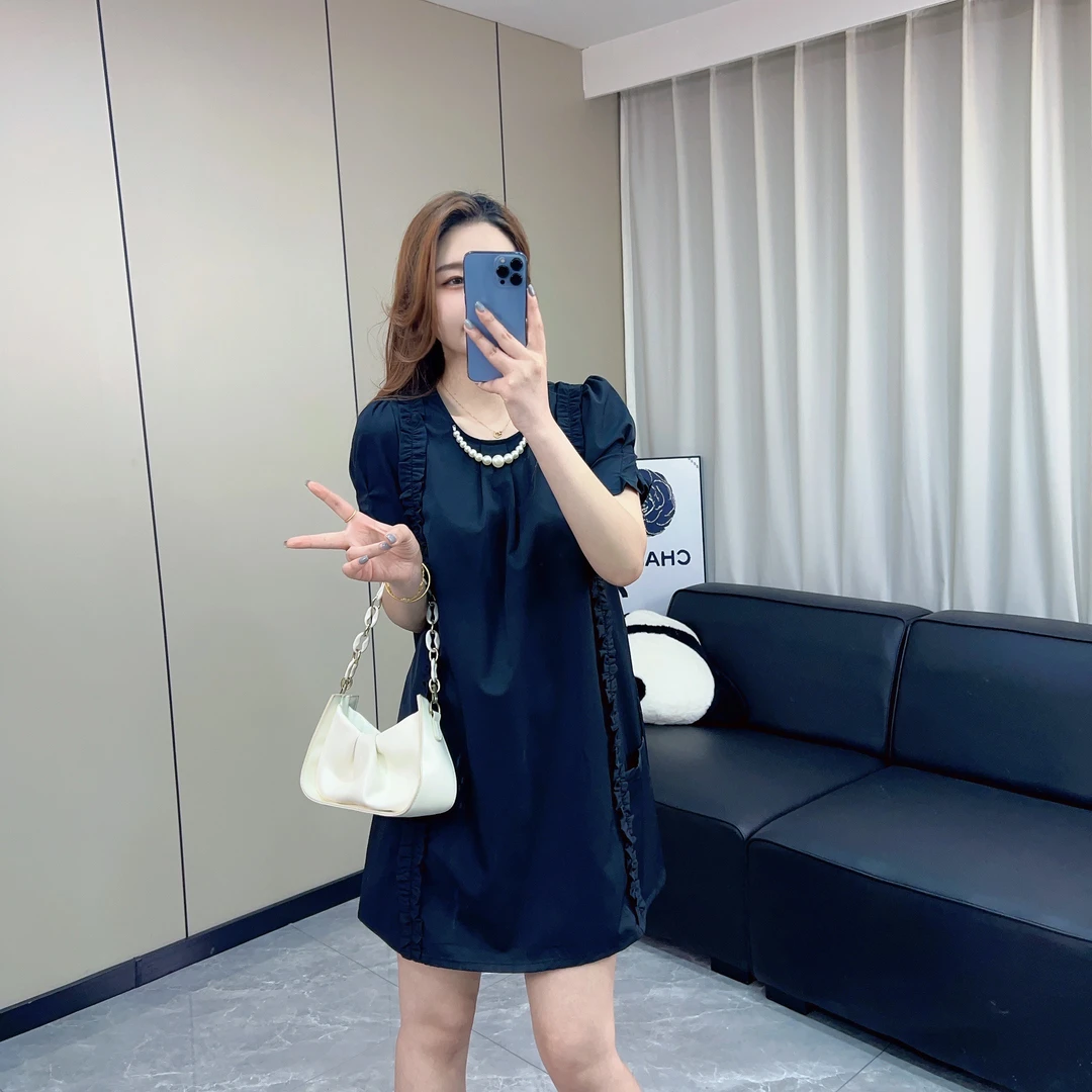 夏季新款法式复古气质高级感木耳边设计泡泡短袖圆领连衣裙女