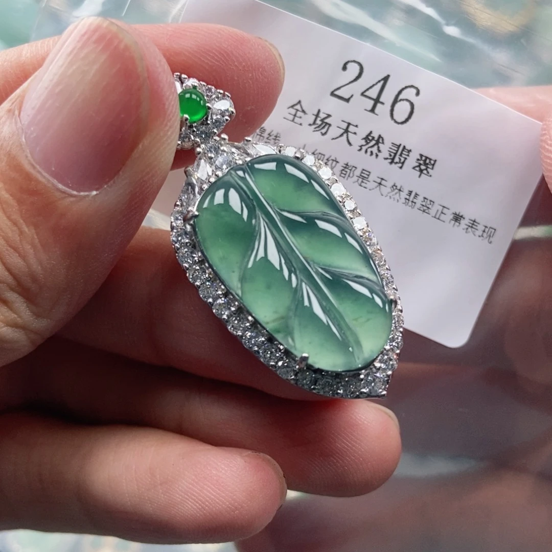 【闪购商品】翡翠未镶嵌颈饰
