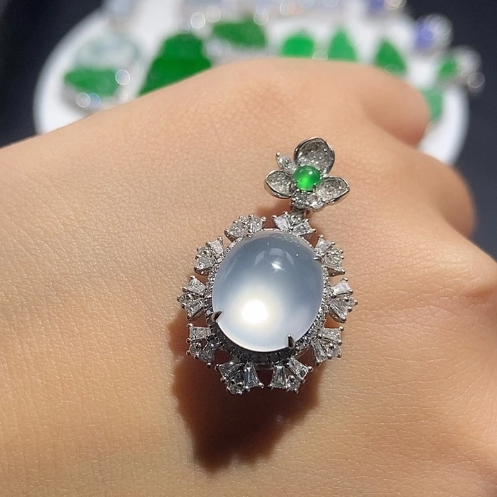 颈饰18K金镶嵌翡翠不含项链