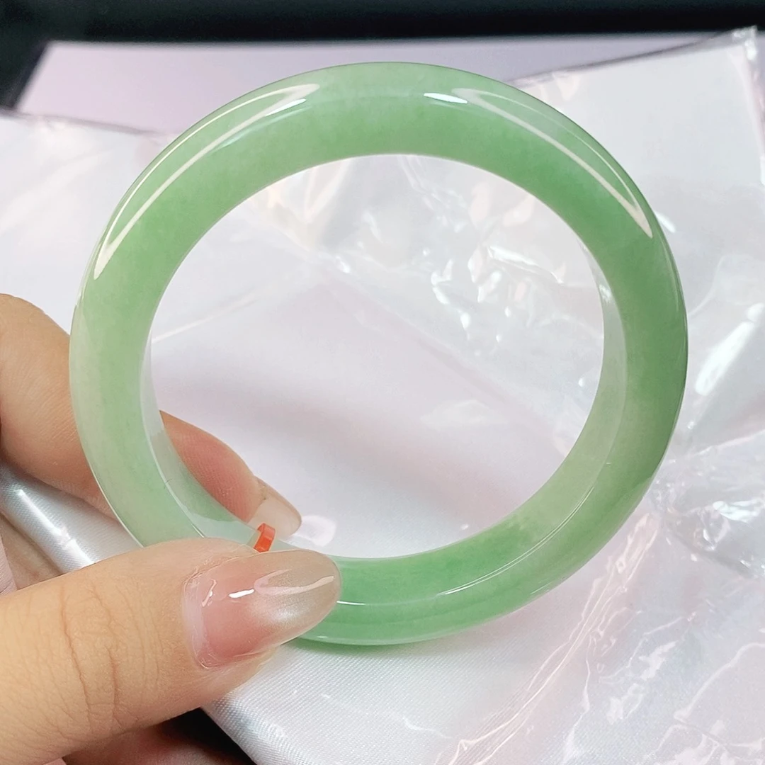 翡翠手镯未镶嵌57圈