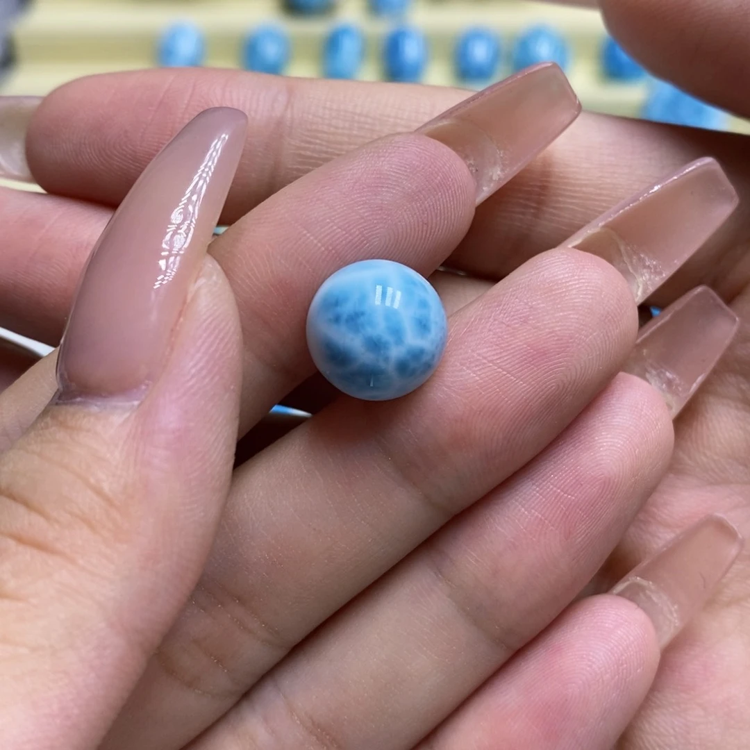 未镶嵌针钠钙石（海纹石）颈饰鼎*