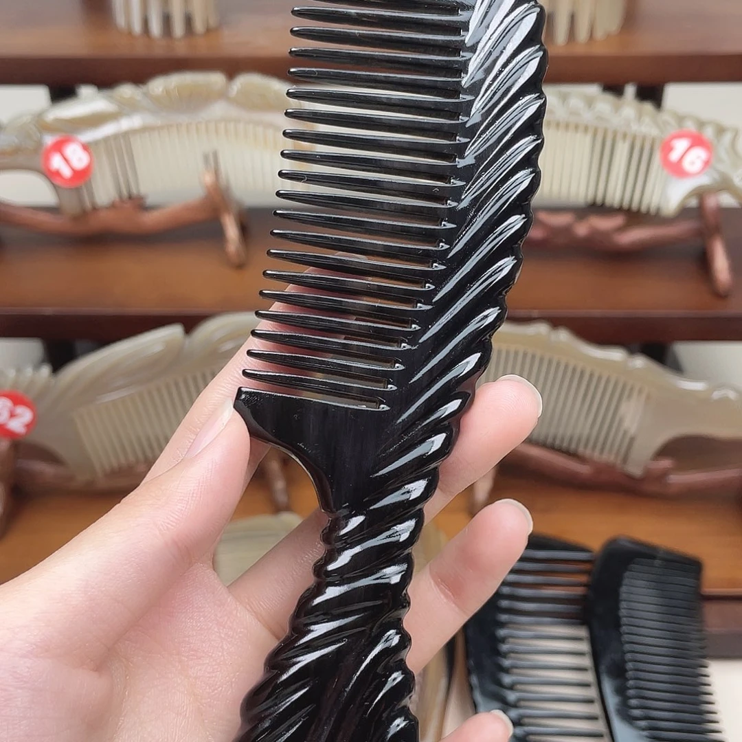 纯手工制作的牛角梳