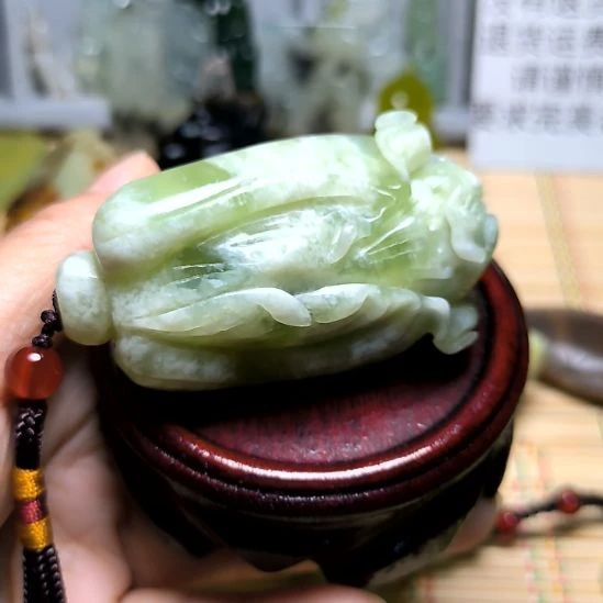 未镶嵌蛇纹石玉颈饰
