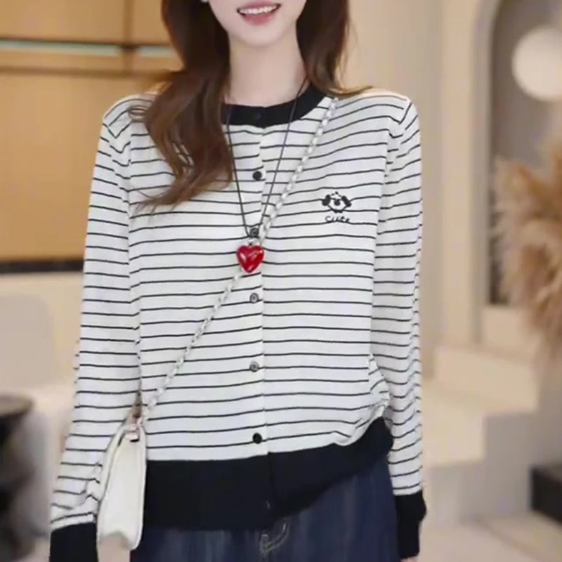 拉夏贝尔秋冬刺绣圆领条纹长袖毛针织衫女开衫韩版显瘦休闲风百搭