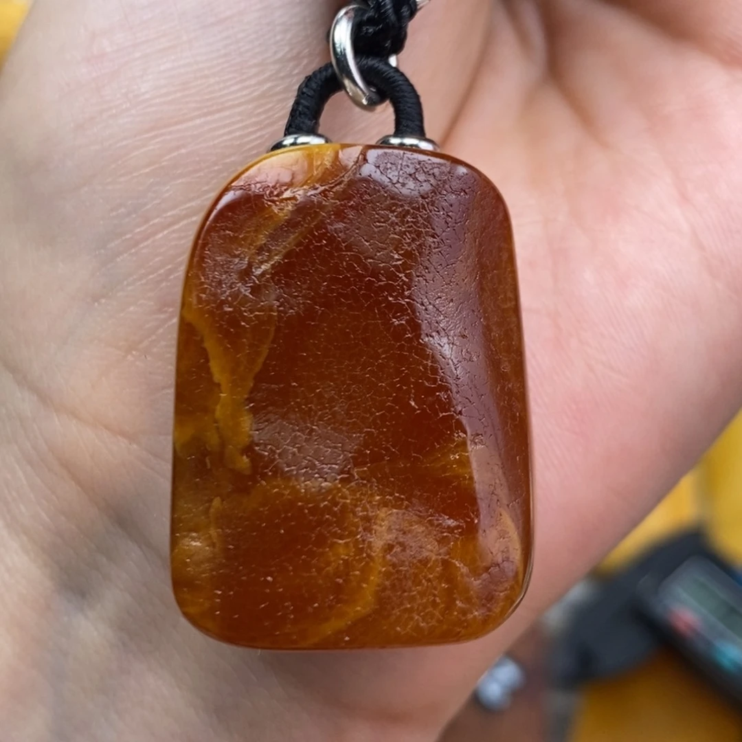 琥珀吊坠(赠链)未镶嵌
