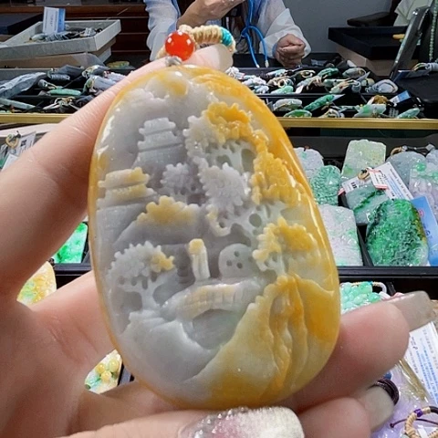 颈饰未镶嵌翡翠一个