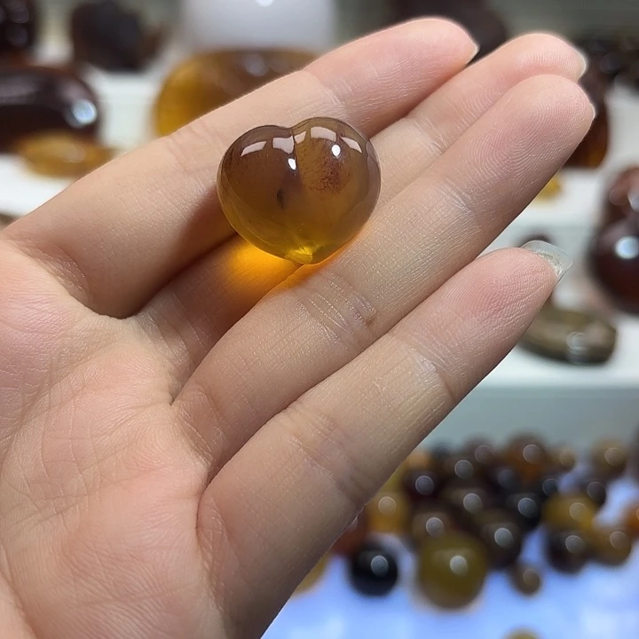 未镶嵌琥珀裸石屁桃