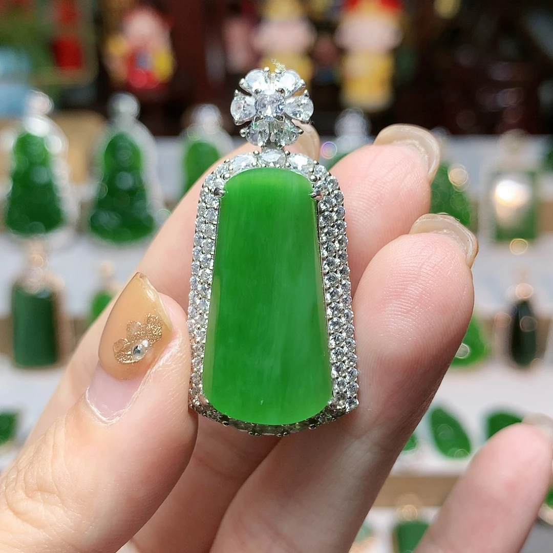 颈饰未镶嵌和田玉（碧玉）