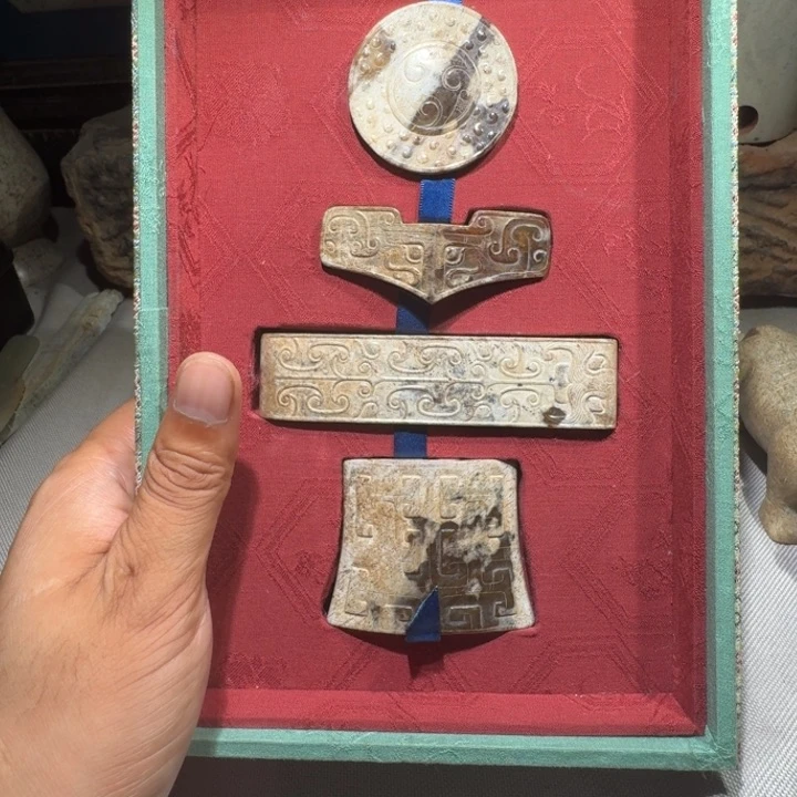 东***讨和田玉（糖玉）未镶嵌颈饰