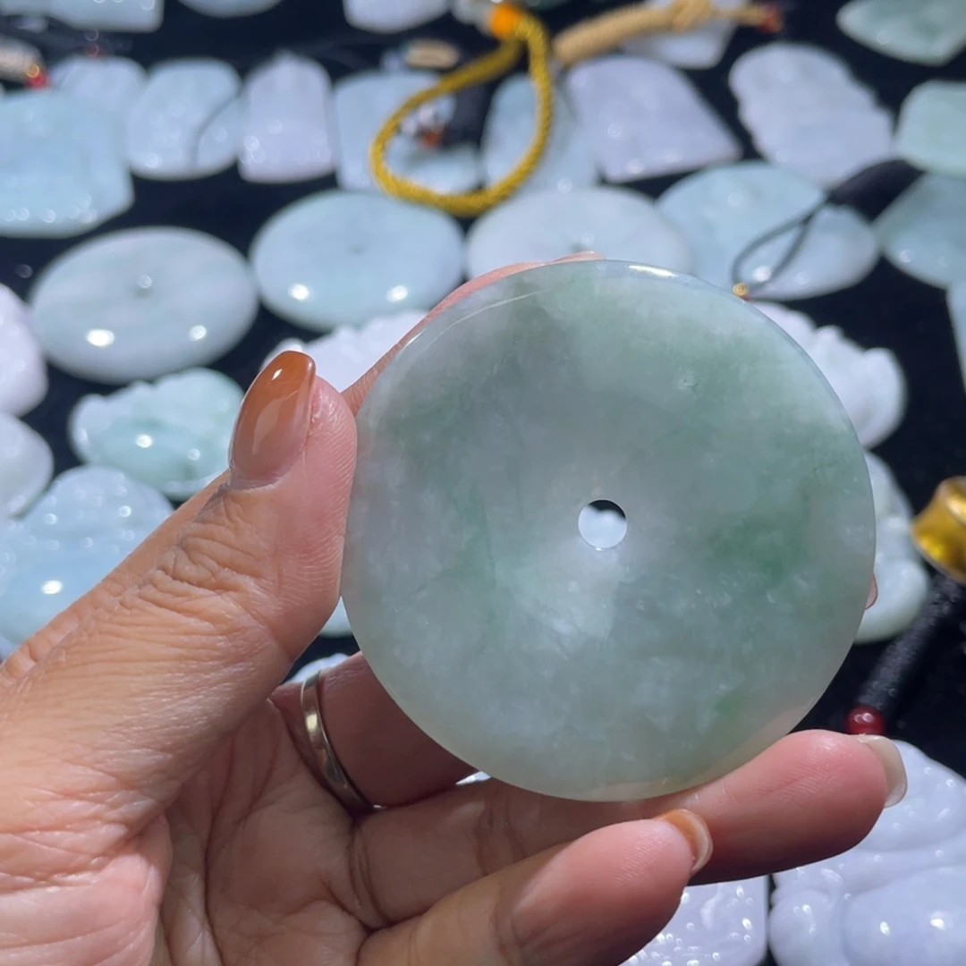 翡翠未镶嵌颈饰平安扣