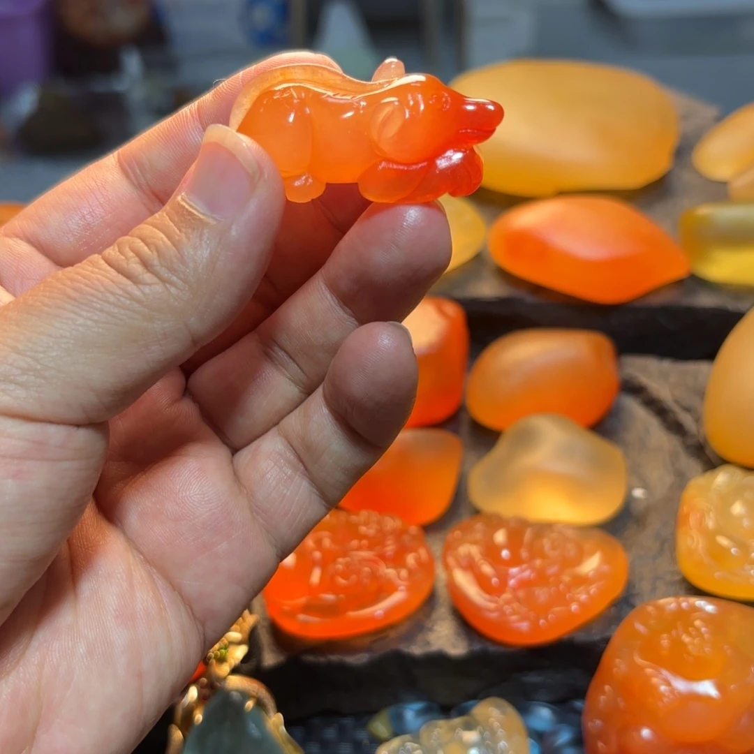 赫***哥石英岩玉未镶嵌挂件