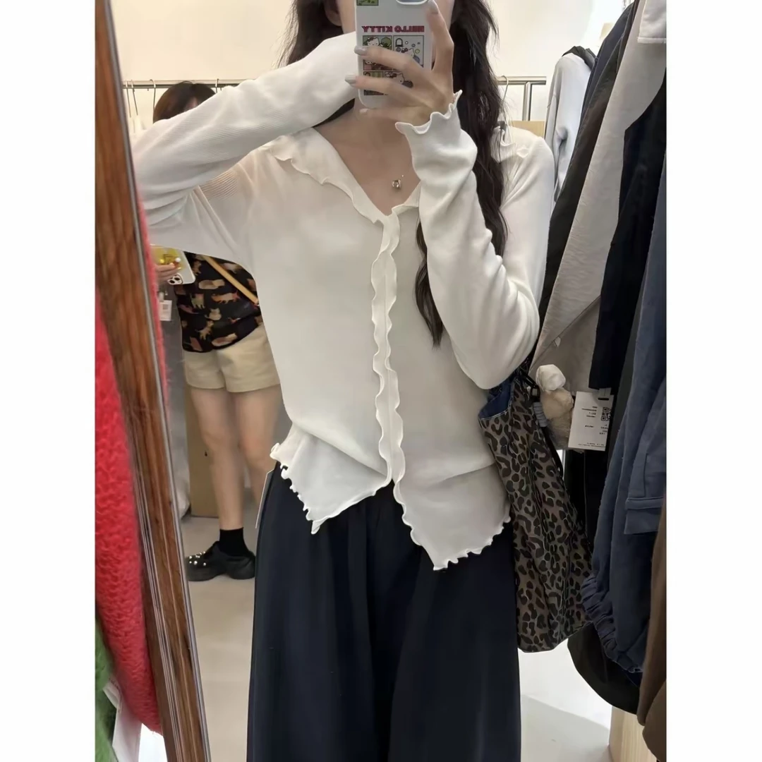 2025秋季新款韩系长袖设计感小众T恤上衣白色木耳边时尚V领打底衫