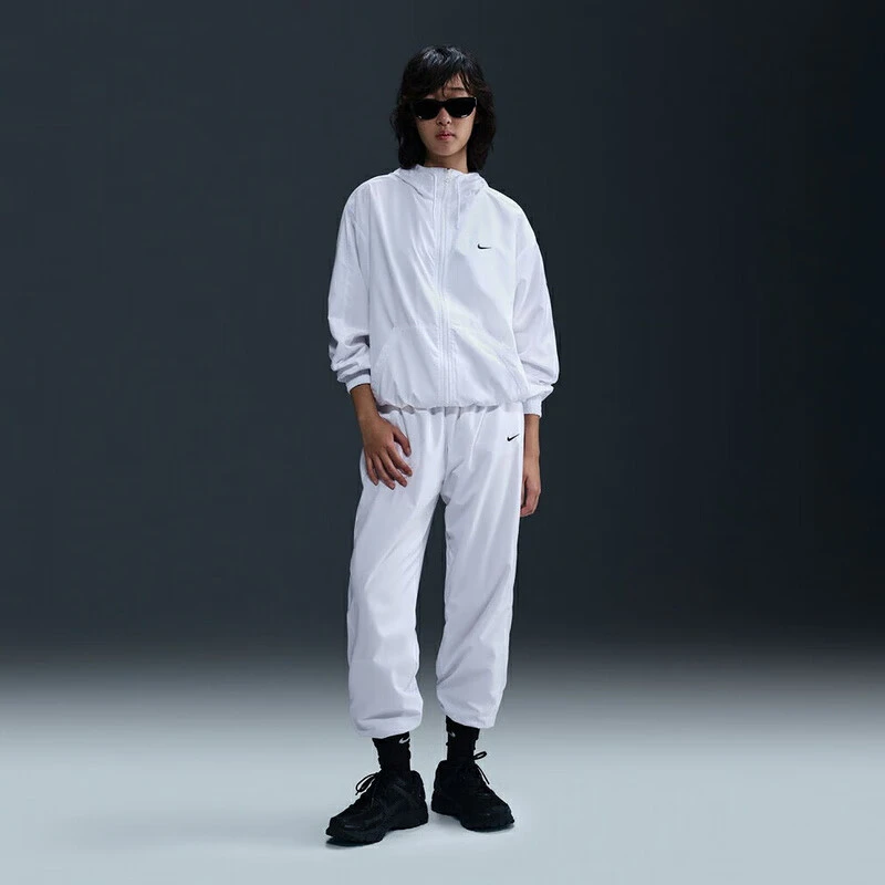 NIKE/耐克女子春季经典时尚潮流运动休闲连帽梭织夹克FV6299100