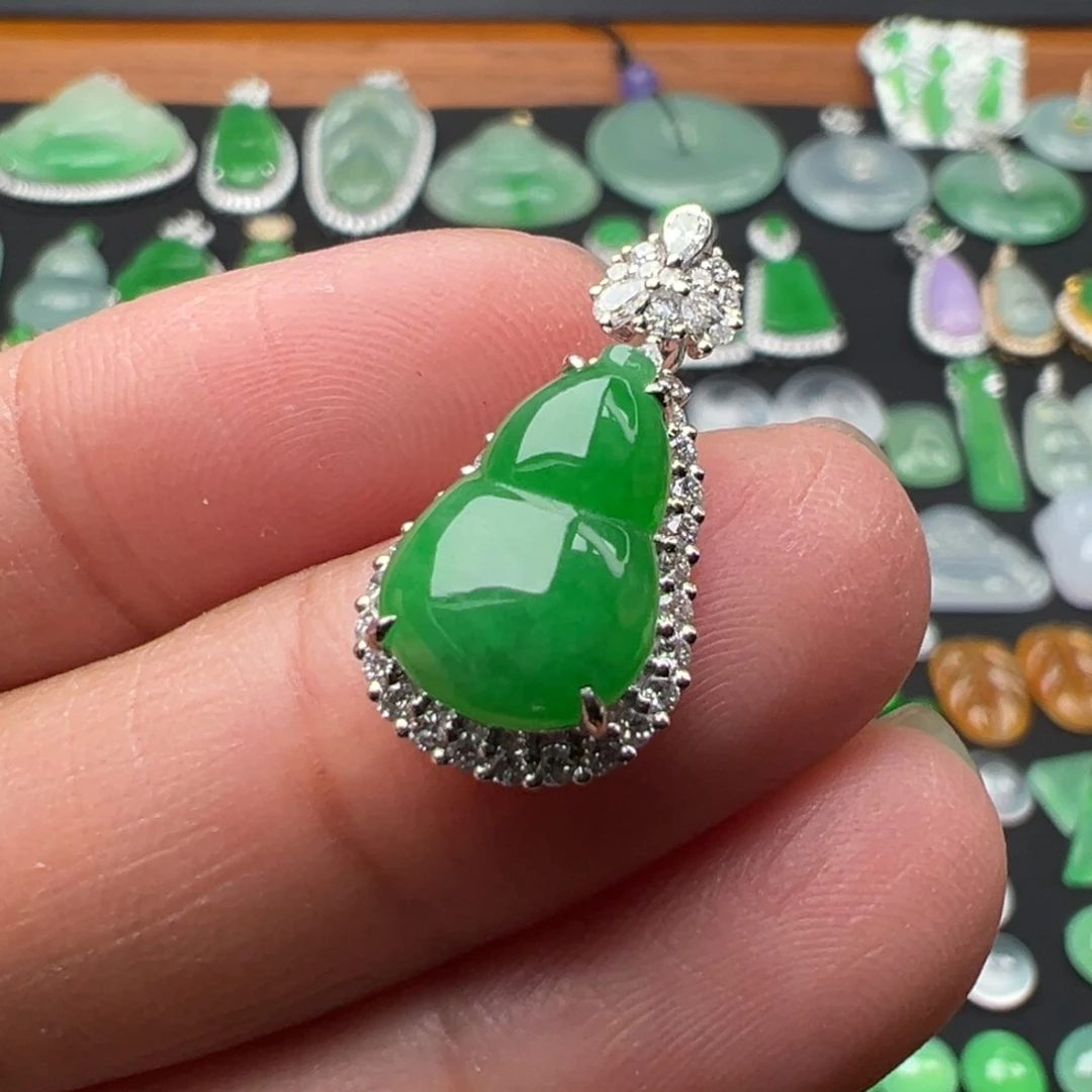 翡翠颈饰18K金镶嵌葫芦22