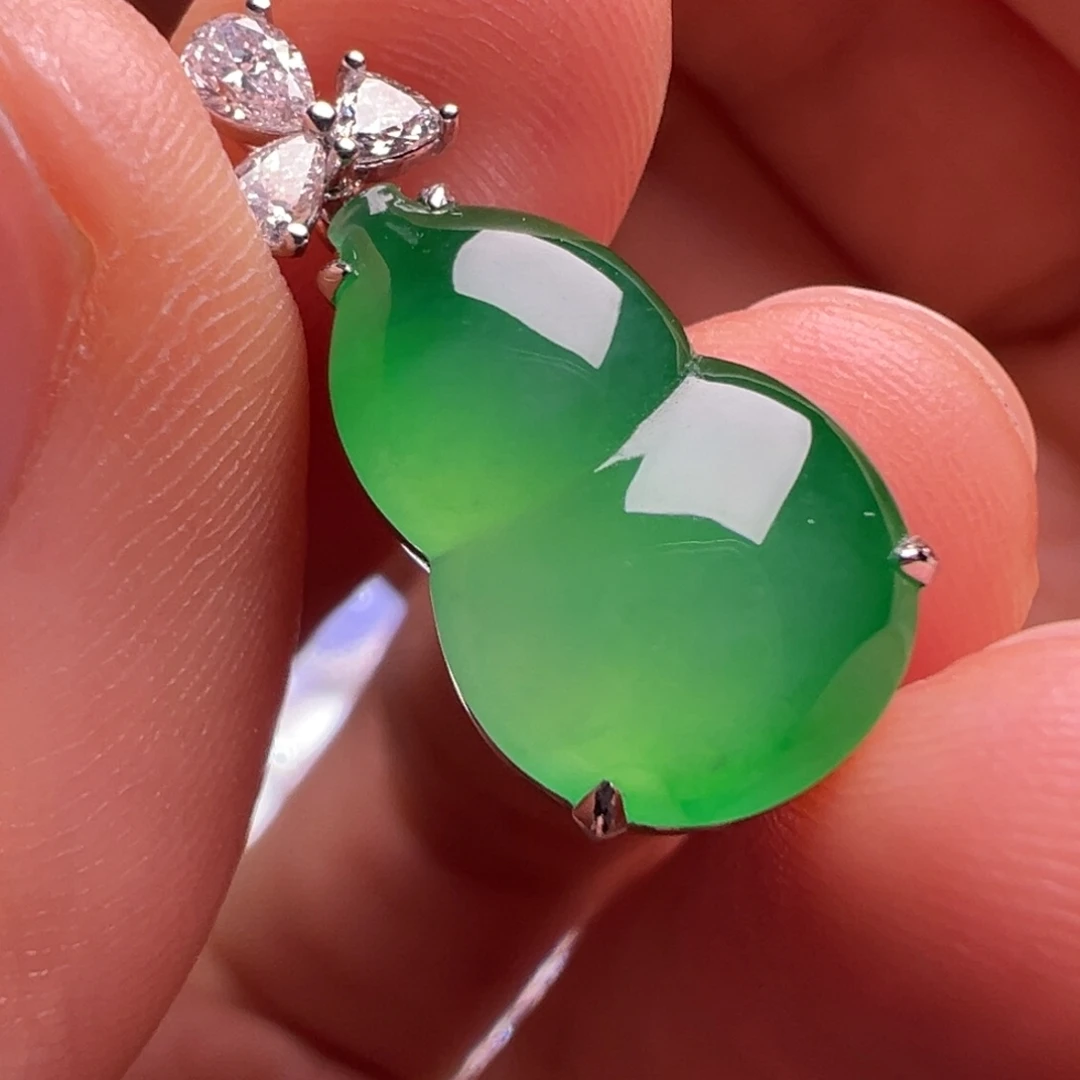 翡翠18K金镶嵌颈饰Y葫芦