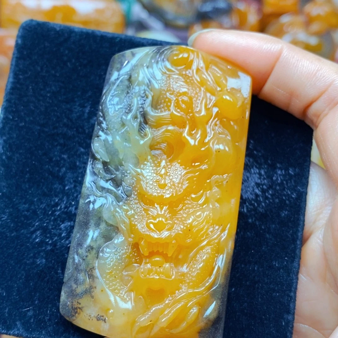 未镶嵌石英质玉（黄龙玉）颈饰
