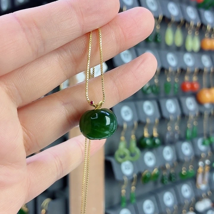 和田玉18K金镶嵌吊坠(赠链)