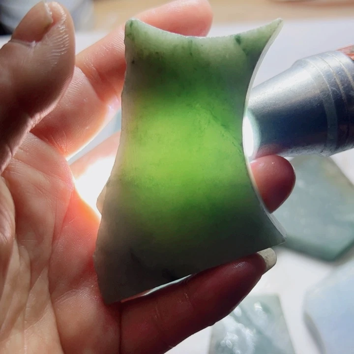 翡翠颈饰未镶嵌蓝**湾