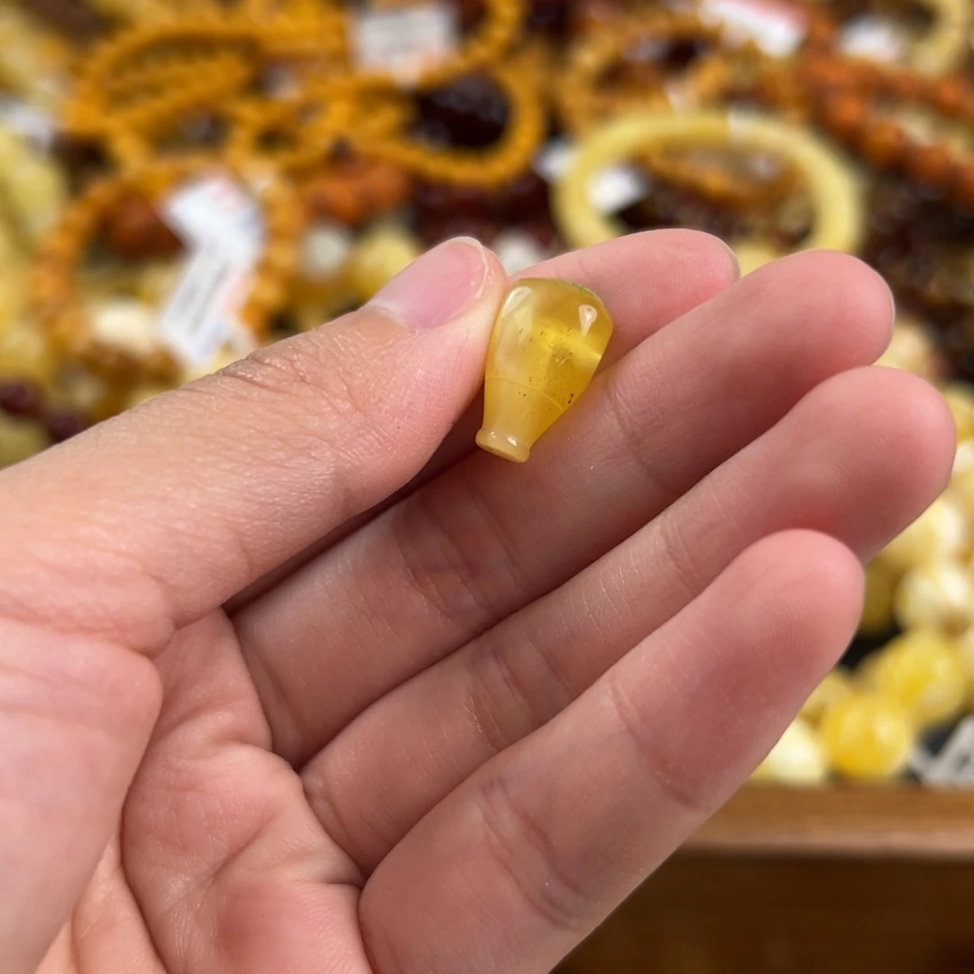 未镶嵌琥珀珠宝奇石