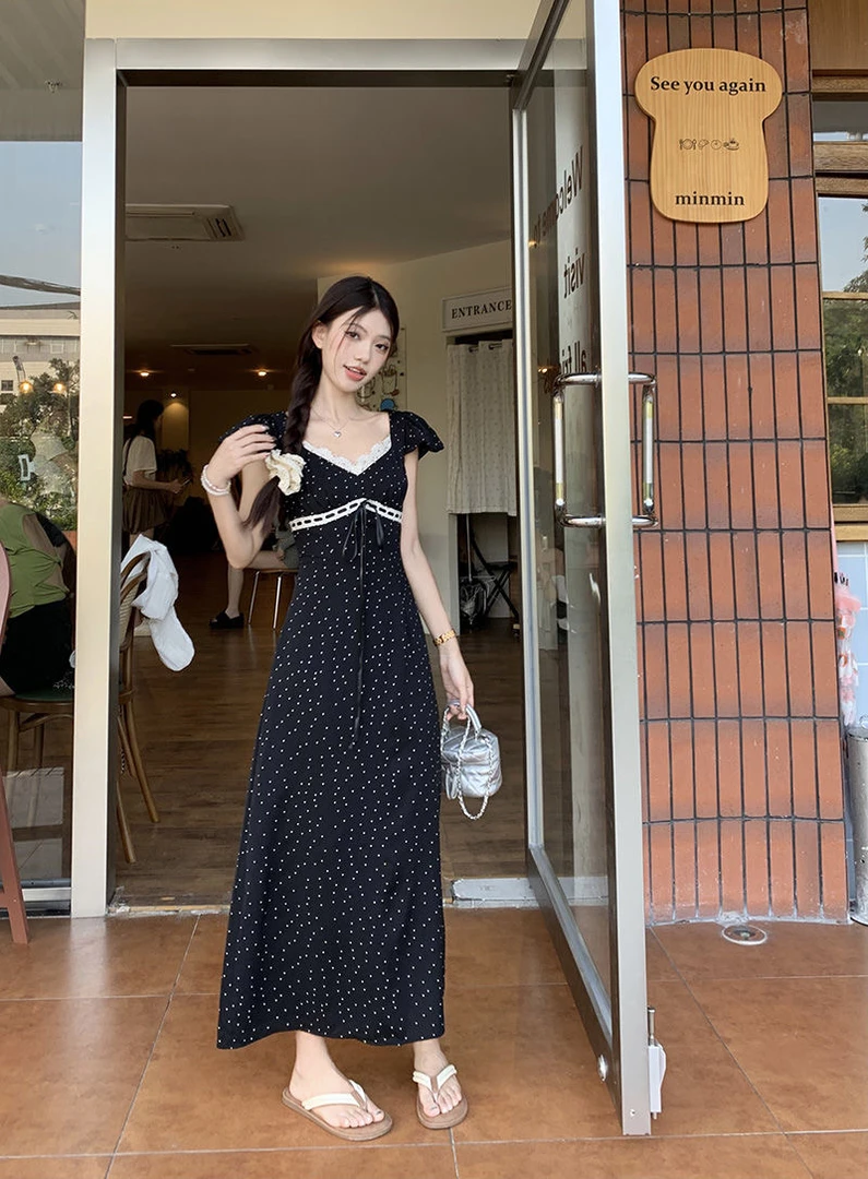 法式波点连衣裙女夏季新款设计感拼接蕾丝收腰名媛风修身显瘦长裙