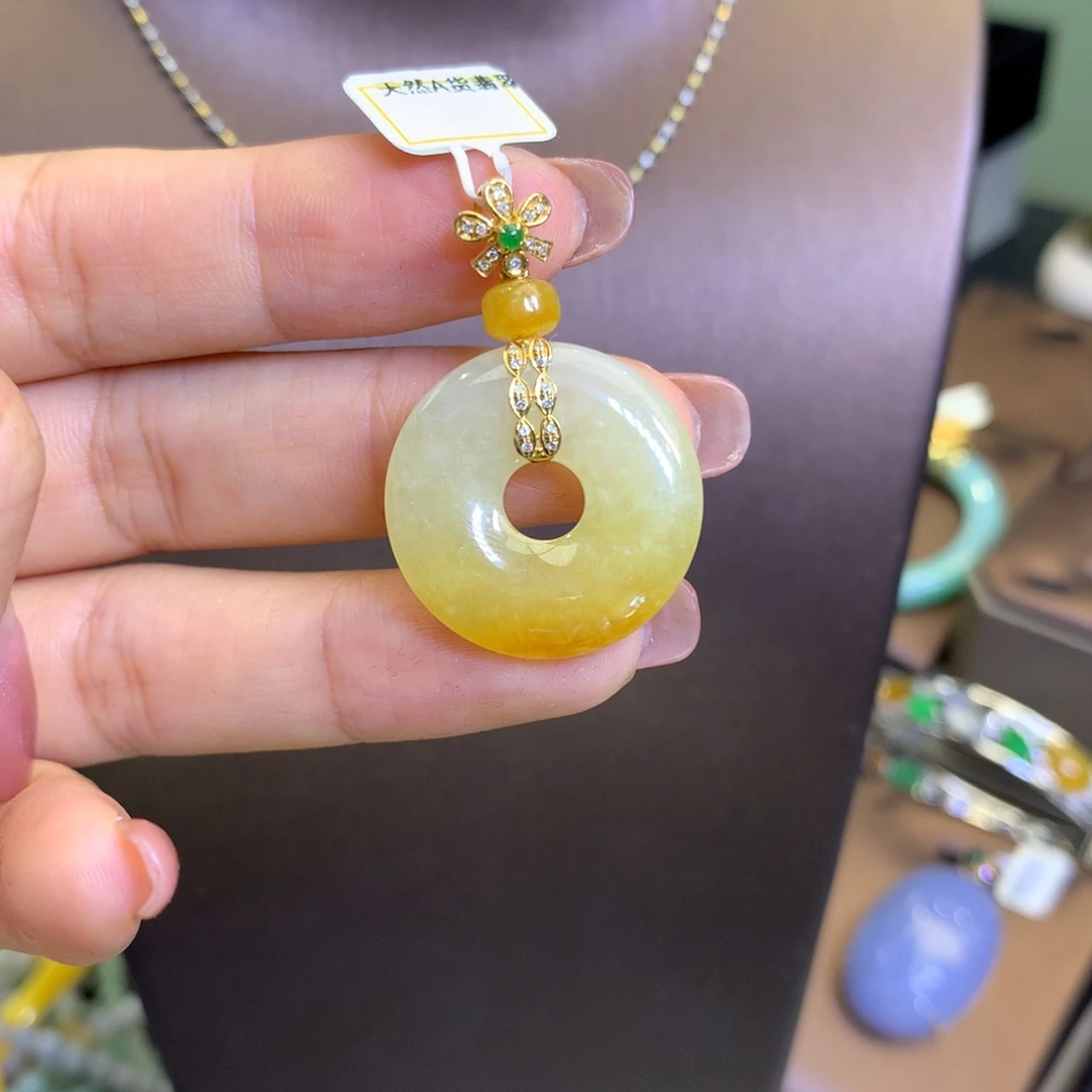 翡翠18K金镶嵌颈饰翡翠吊坠