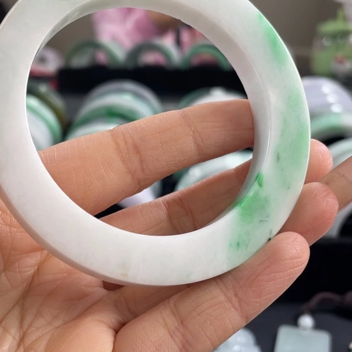 定制翡翠未镶嵌手镯