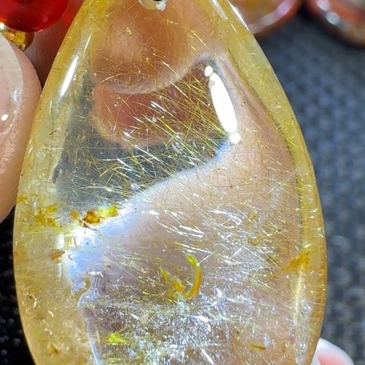 水晶颈饰未镶嵌美**话