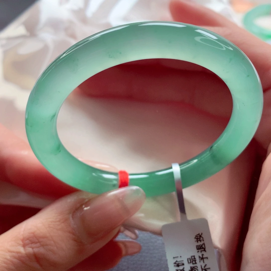 翡翠未镶嵌手镯（圆镯）师妹50宝藏毕业完美绿极光