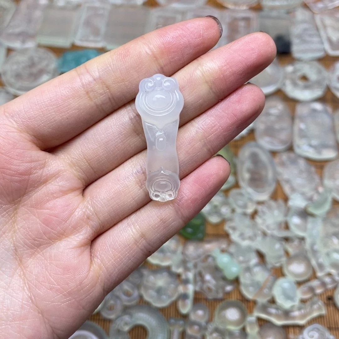 未镶嵌蛇纹石玉颈饰