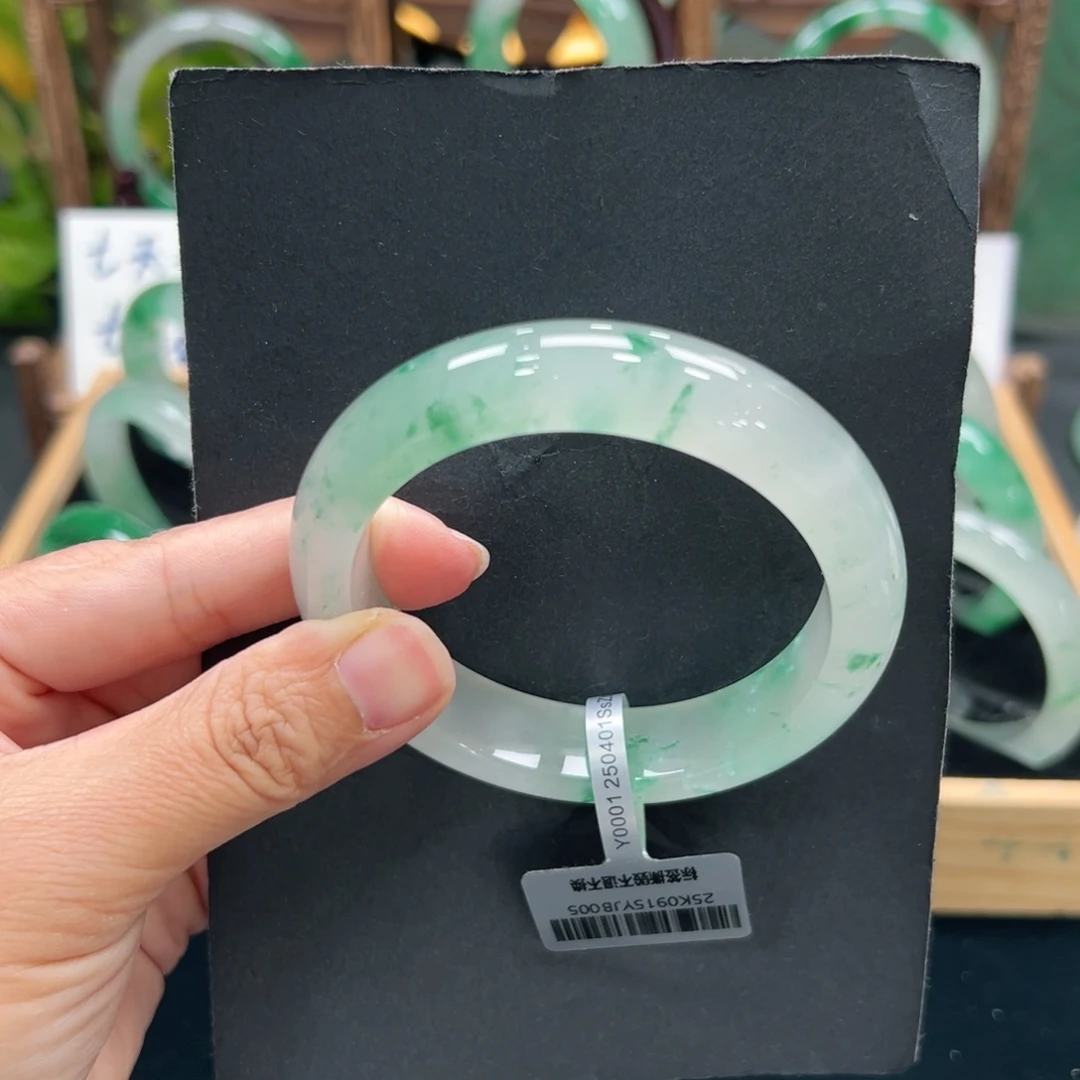 木***娜石英质玉未镶嵌手镯➕佳佳58.8