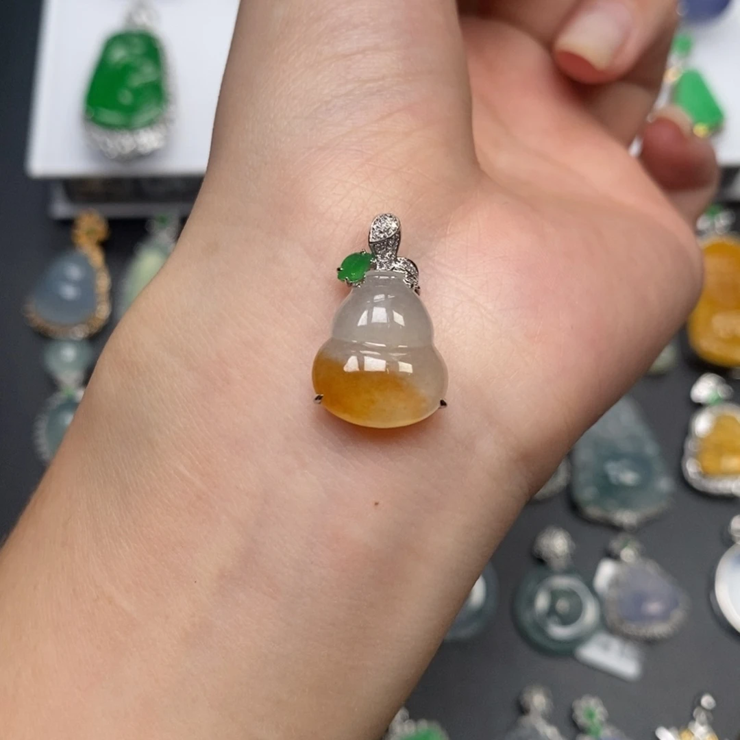 翡翠18K金镶嵌颈饰