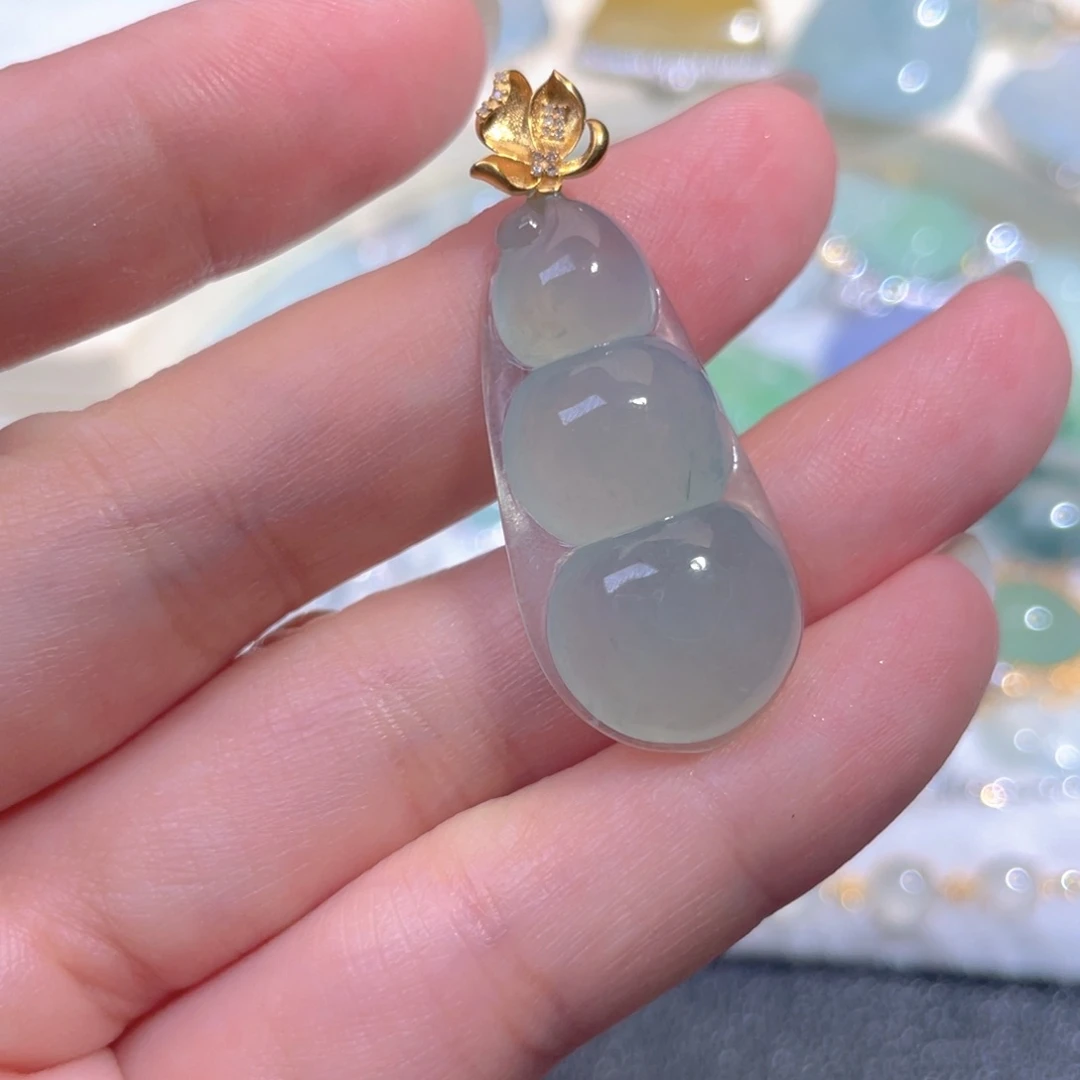 翡翠18K金镶嵌颈饰翡翠