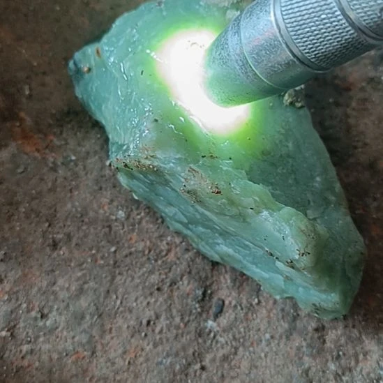 蛇纹石玉未镶嵌珠宝奇石