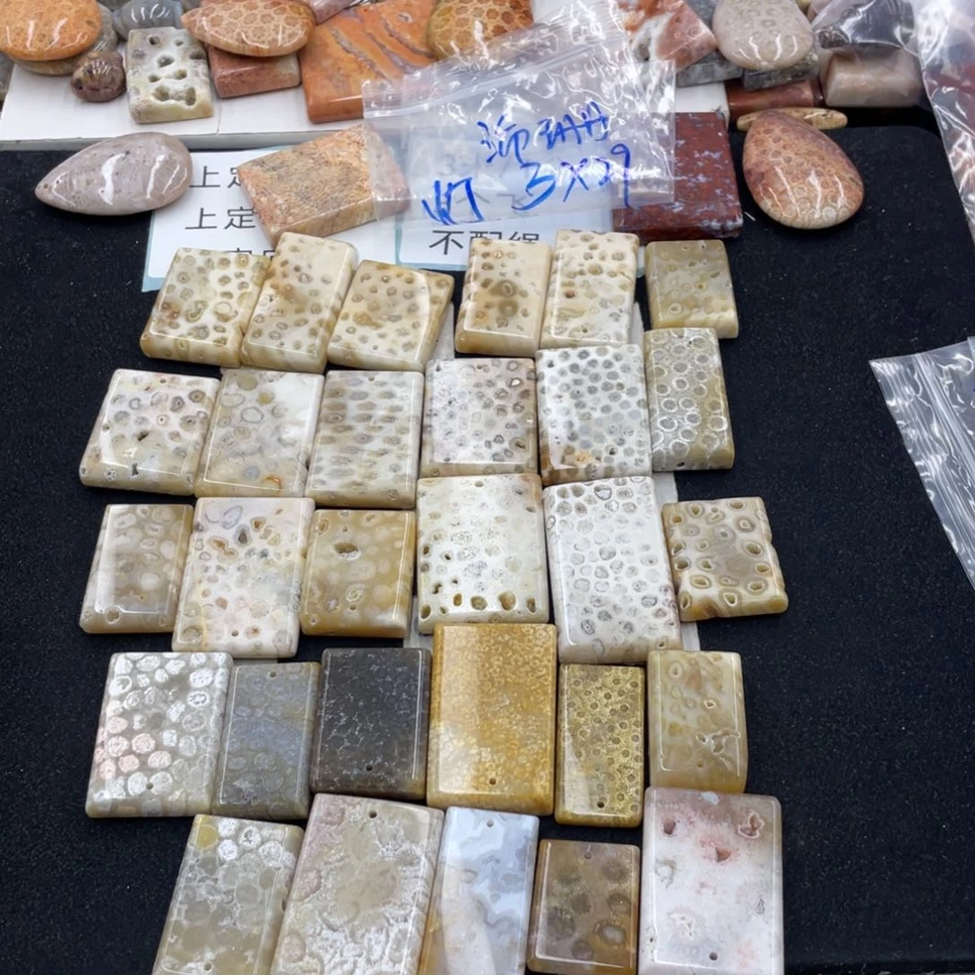 硅化珊瑚（珊瑚玉）合金颈饰沛****n