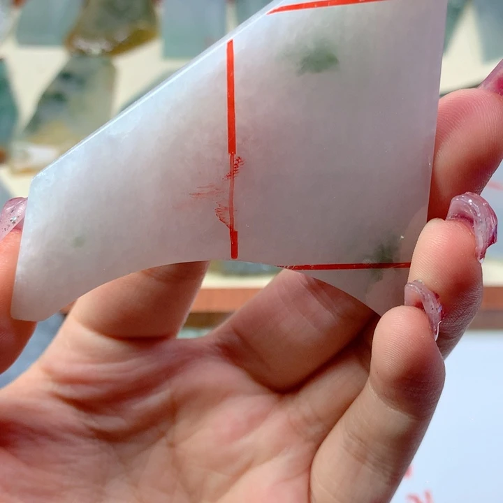 颈饰未镶嵌翡翠好