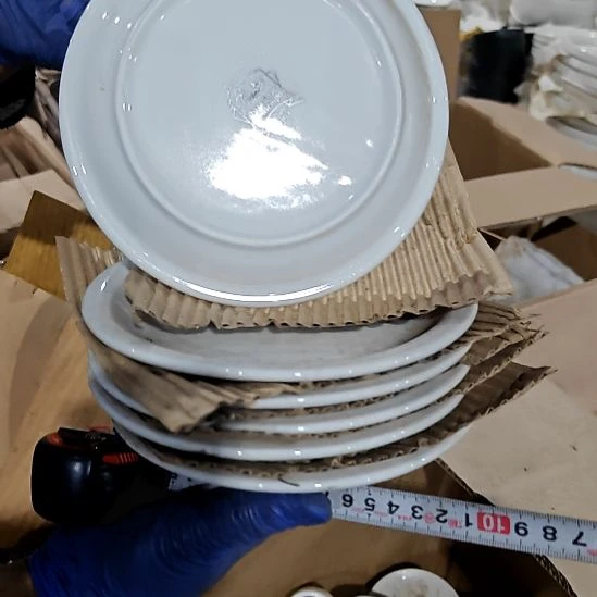 摆件盘子碗茶壶啥都有