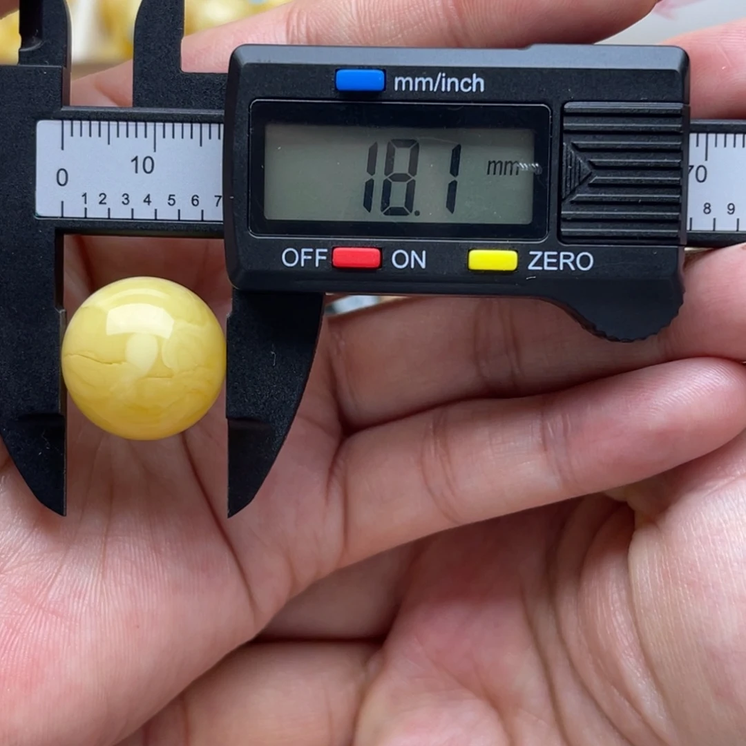 天***蓝琥珀未镶嵌裸石蜜蜡圆珠笑