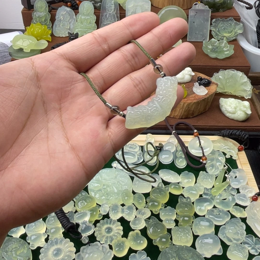 魅***殇未镶嵌蛇纹石玉颈饰