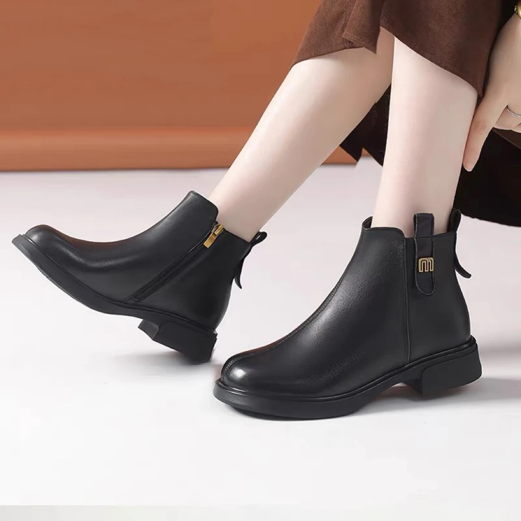 C4931 黑色绒里 秋冬时尚方圆头女 中筒靴 马丁靴