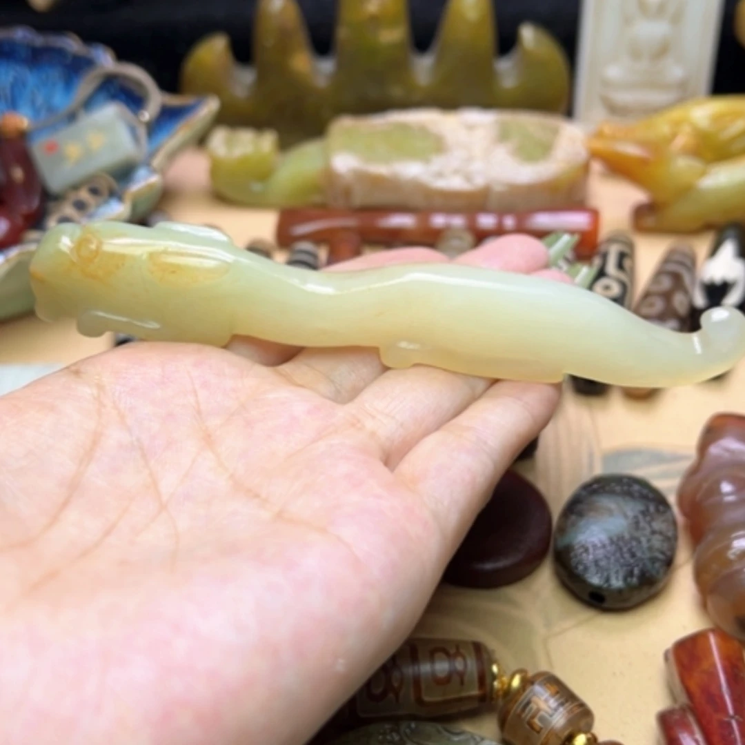 【闪购商品】蛇纹石玉未镶嵌颈饰