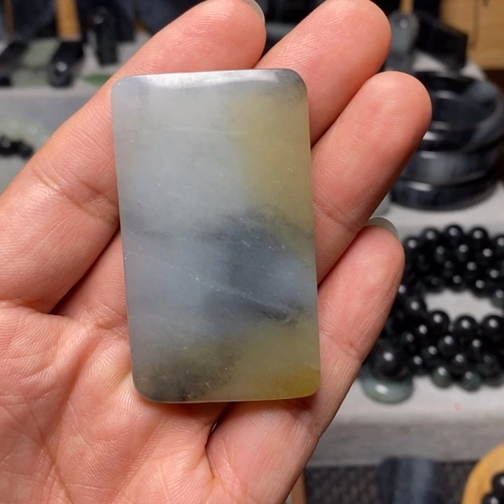 舞***戈和田玉未镶嵌颈饰