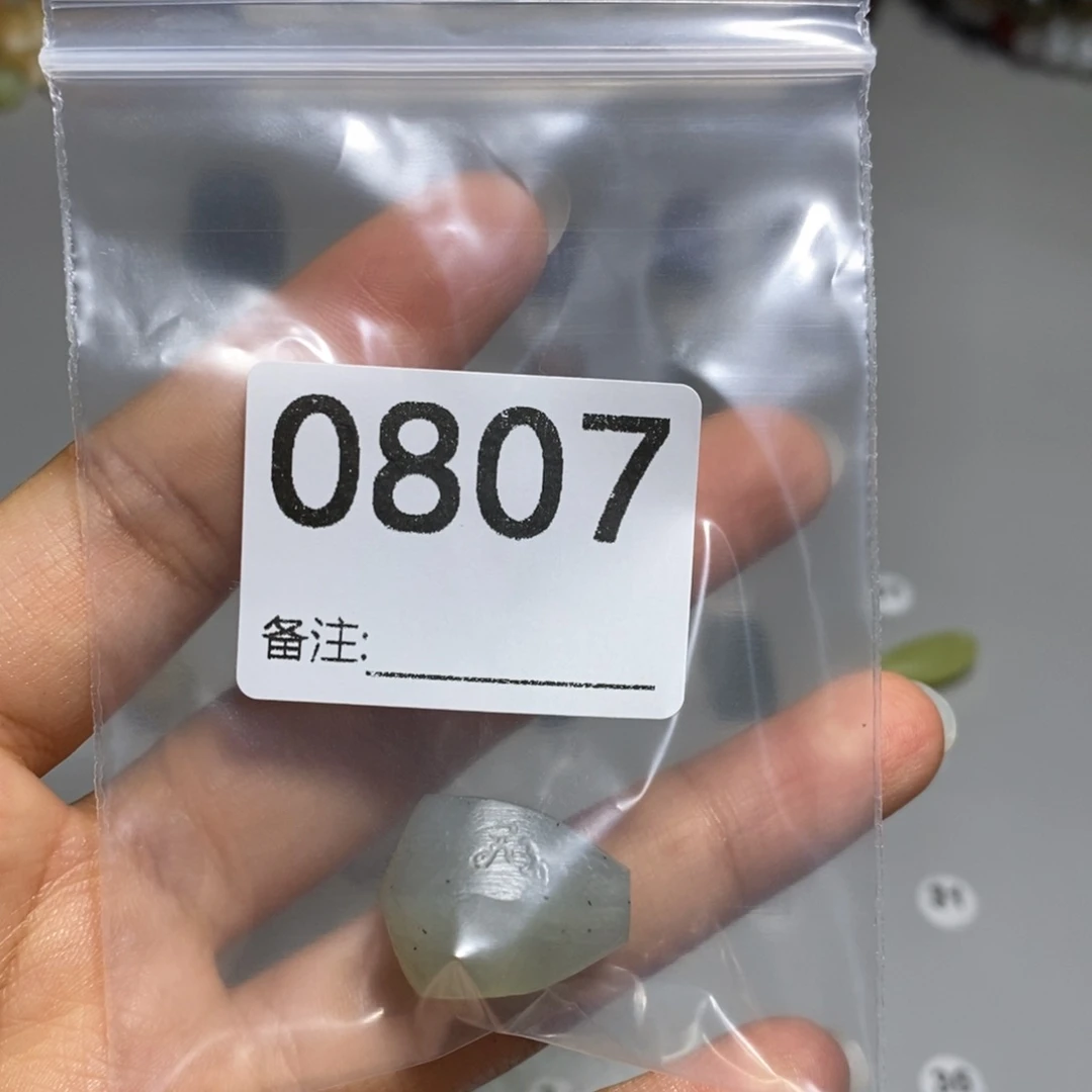颈饰未镶嵌透闪石质玉溜**达