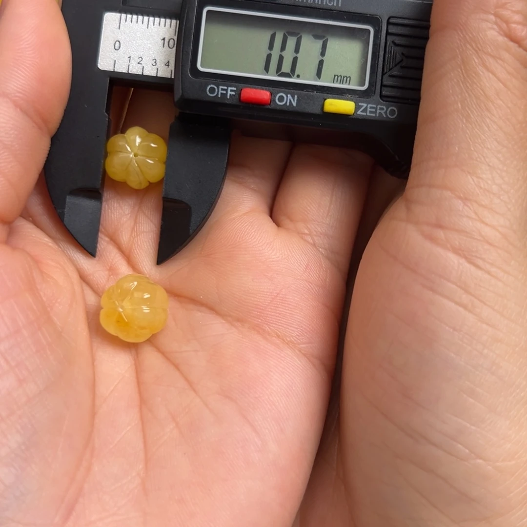 蜜蜡未镶嵌裸石微瑕