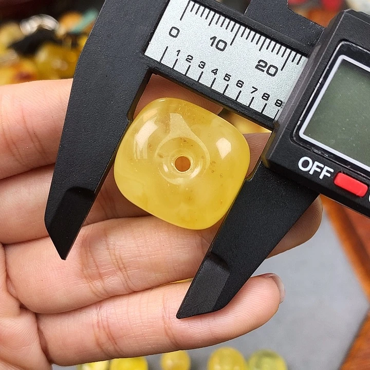 未镶嵌琥珀珠宝奇石