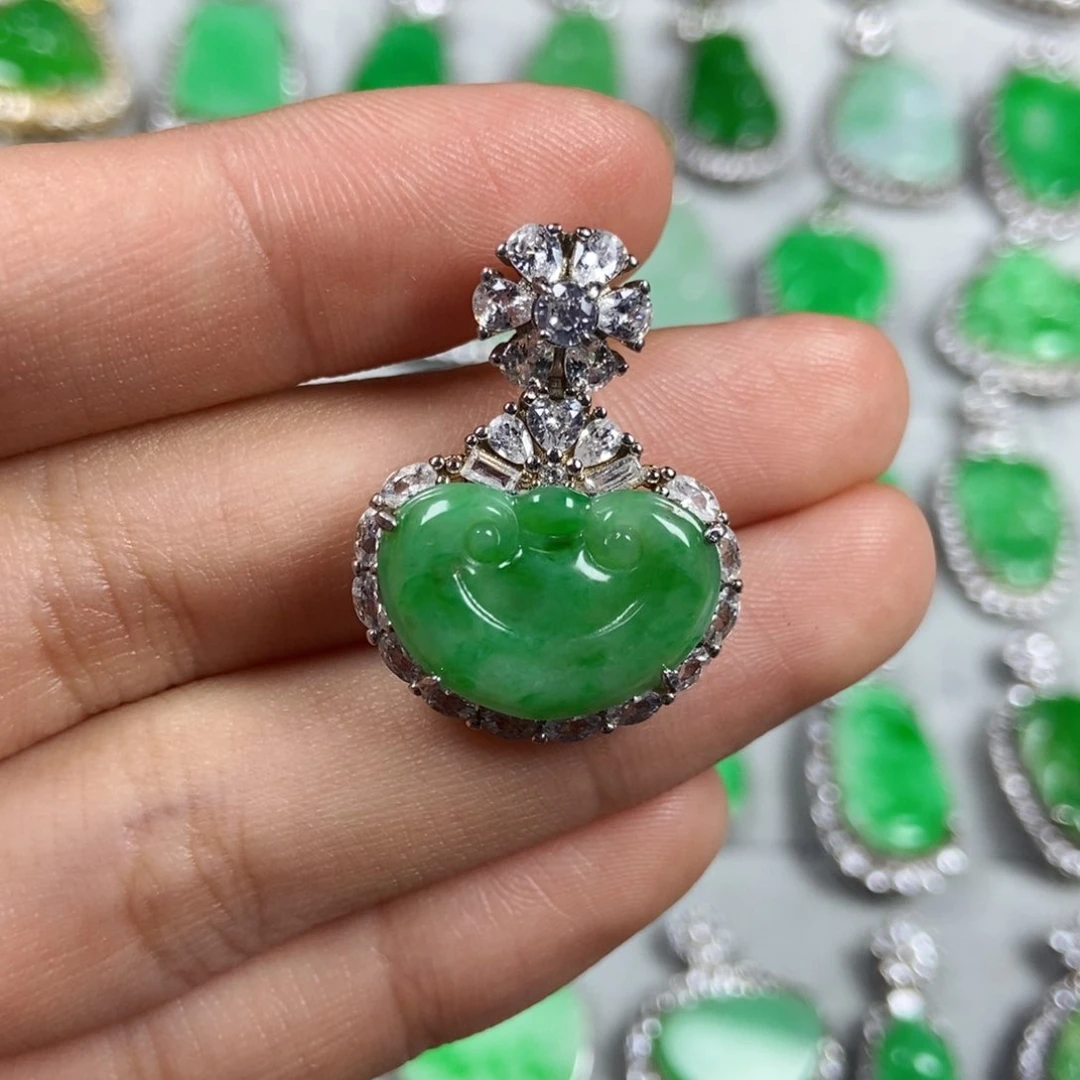 颈饰未镶嵌翡翠如意